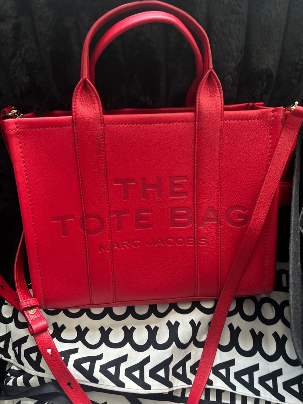 NEW!! Marc Jacobs Red “The Tote Bag” Leather Tote with Dust Bag and Insert!! - Picture 2 of 12